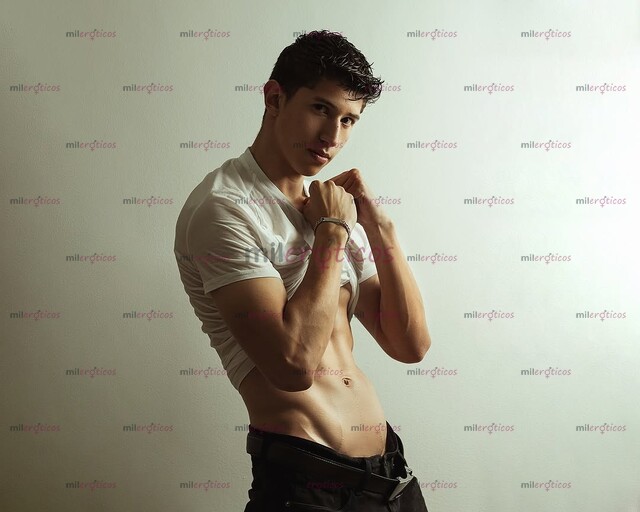 FOTOS DE JOVEN GUAPO Y APASIONADO ESPERANDO POR UNA NOCHE CALIENTE HE INOLVIDABLE
