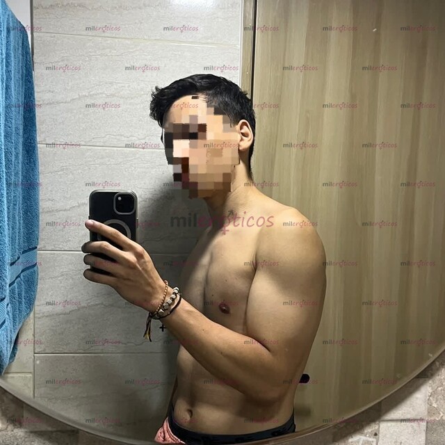 FOTOS DE 1,80 M, CUERPO ATLÉTICO Y UNA TENTACIÓN DIFÍCIL DE OLVIDAR