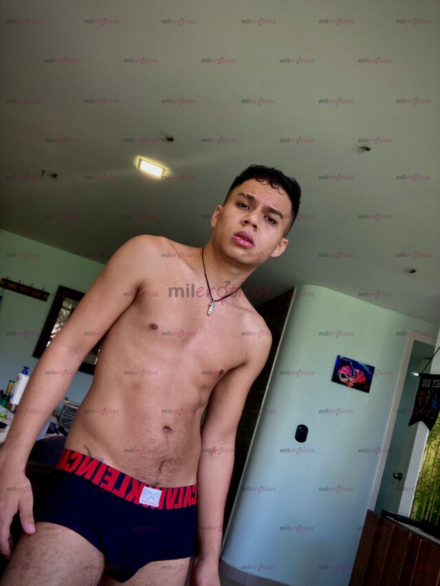 FOTOS DE COLOMBIANO XXL, SEXY & MUY CALIENTE. A QUÉ INVITAN?