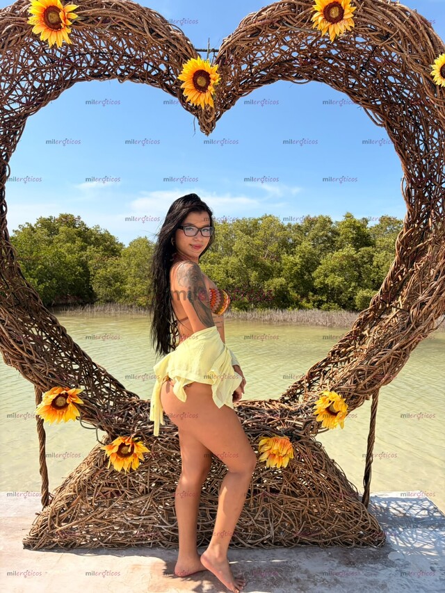 FOTOS DE JOVEN, PETTIT, Y HERMOSA COLOMBIANA PLAYA DEL CARMEN