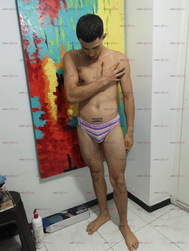 FOTOS DE SEGURO ATENTO DECIDIDO EMPÁTICO INTENSO FUERTE FÍSICAMENTE