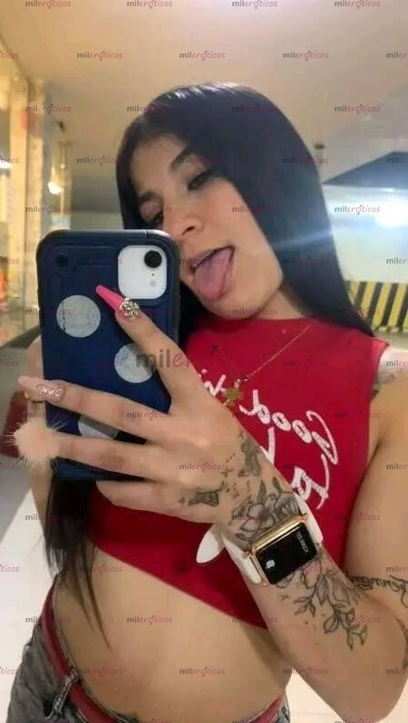 FOTOS DE SOY FLACA TATUADA, PELINEGRO LARGO, CON CURVAS IRRESISTIBLE
