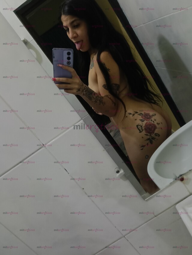 FOTOS DE SOY FLACA TATUADA, PELINEGRO LARGO, CON CURVAS IRRESISTIBLE