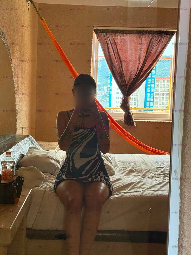 FOTOS DE UNA DIOSA EN LA CAMA , PLACER ABSOLUTO, JOVEN Y APRETADITA.