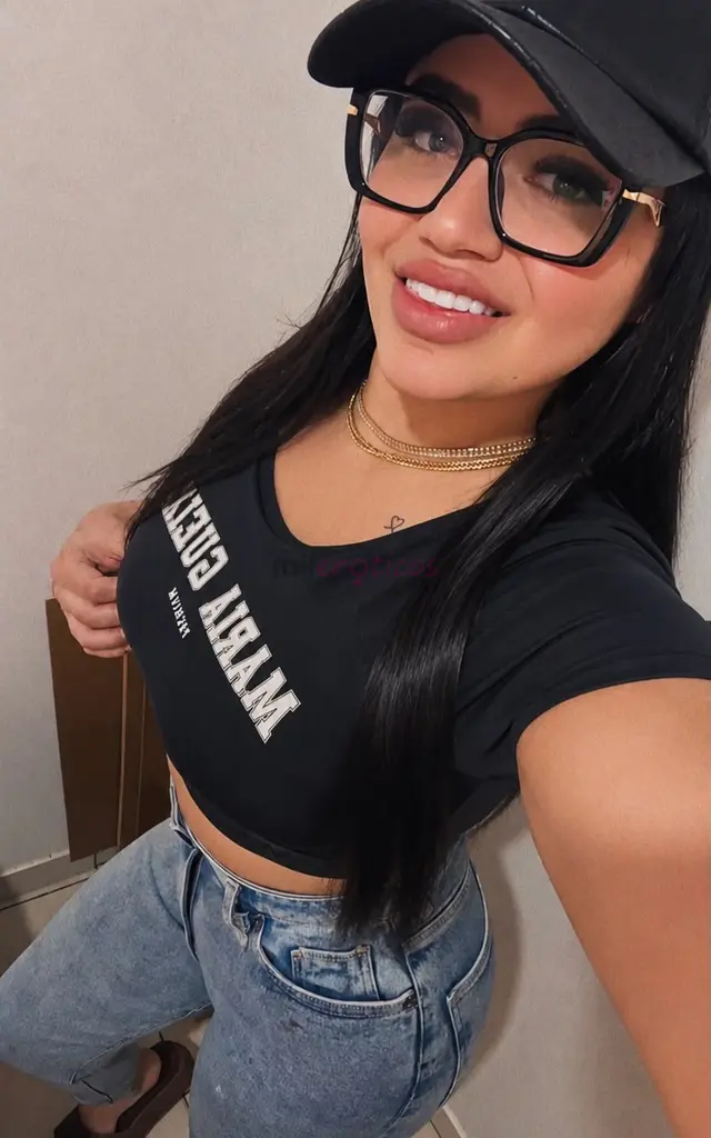 Branquinha tesuda cara de safada com uma bucetinha doce apertadinha e uma bunda redondinha gostosa demais amo 69 e chupo muito gostoso sou uma safada...