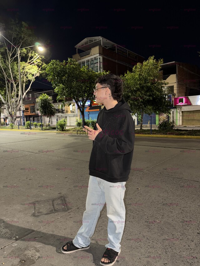 FOTOS DE JOVEN ACTIVO SERIO DE 20 AÑOS, VERGÓN Y LISTO PARA COMPLACERTE.