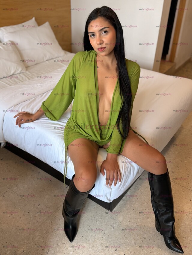 FOTOS DE MORENA CANDENTE DELGADITA CURVAS NATURALES Y ESTRECHITAS Y MUY CALIENTE
