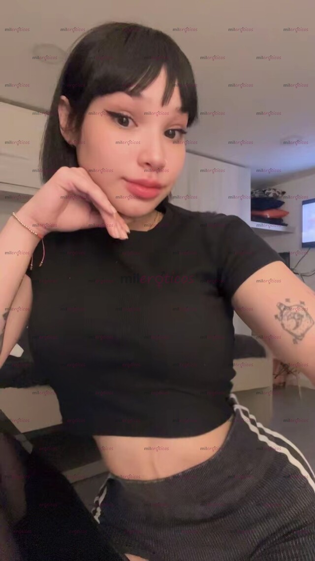 FOTOS DE LAURA DE CUERPO ARDIENTE CON UNA ACTITUD COMPLACIENTE