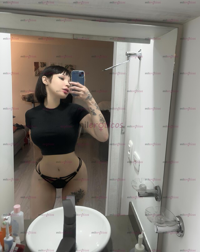 FOTOS DE LAURA DE CUERPO ARDIENTE CON UNA ACTITUD COMPLACIENTE