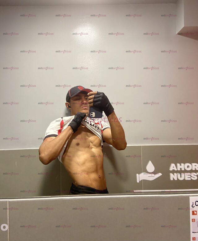 FOTOS DE CHICO DISPUESTO A COMPLACERTE EN TUS FANTASÍAS SEXUALES.