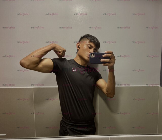 FOTOS DE CHICO DISPUESTO A COMPLACERTE EN TUS FANTASÍAS SEXUALES.