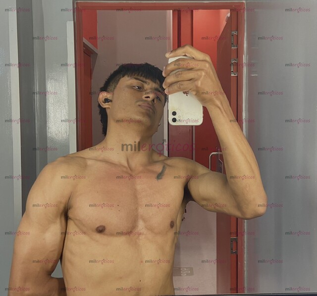 FOTOS DE CHICO DISPUESTO A COMPLACERTE EN TUS FANTASÍAS SEXUALES.