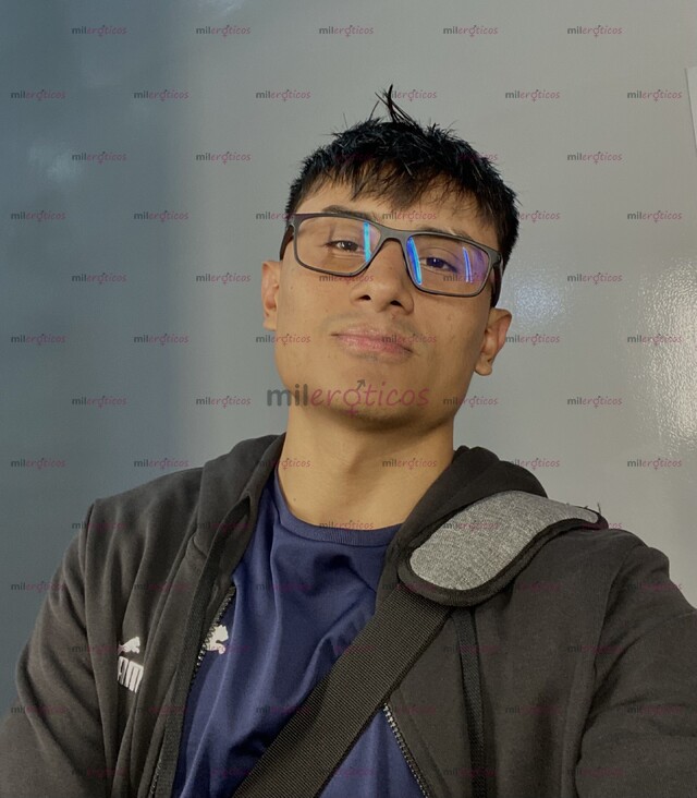 FOTOS DE CHICO DISPUESTO A COMPLACERTE EN TUS FANTASÍAS SEXUALES.