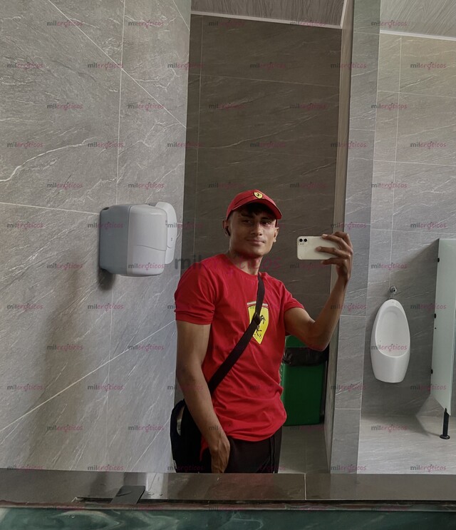FOTOS DE CHICO DISPUESTO A COMPLACERTE EN TUS FANTASÍAS SEXUALES.