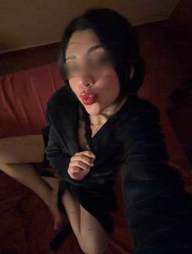 FOTOS DE PETITTE BIEN FLAQUITA, MULTIORGASMICA, ME ENCANTA EL SEXO ANAL !