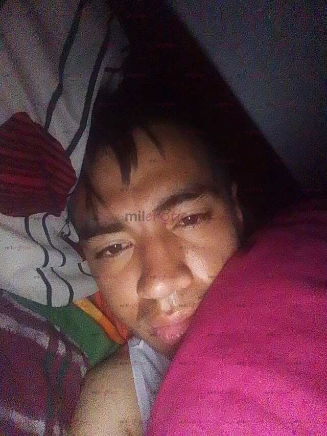 FOTOS DE BISEXUAL DISCRETO CALIENTE DISPUESTO A COMPLACER RIKO