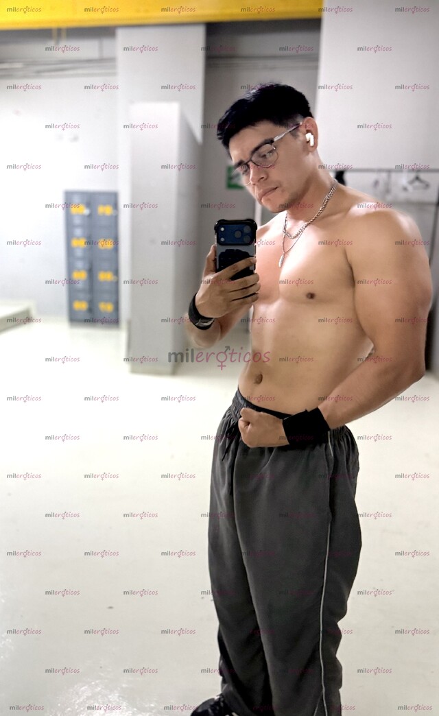 FOTOS DE HOLA SOY TOMÁS VATO DE GYM SOLO ACT Y VERGON GRUESO .