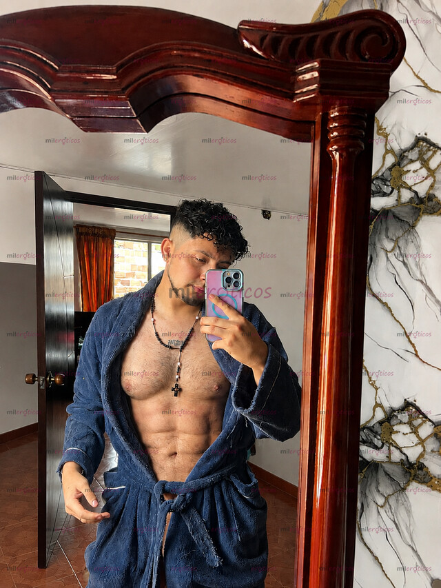 FOTOS DE EVAN HOMBRE ALTO, GRANDE, MUSCULOSO, SERIO, VARONIL Y DISCRETO