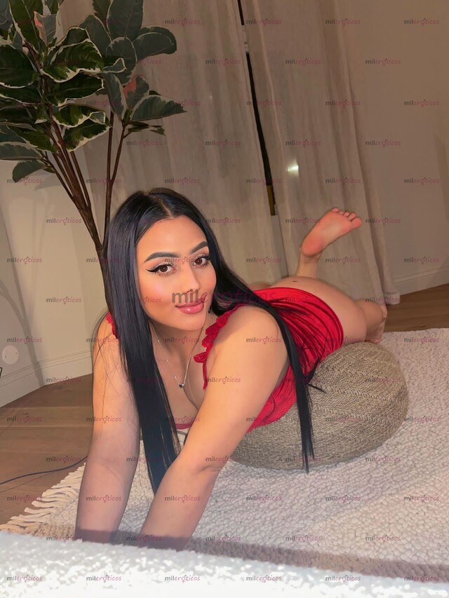 FOTOS DE PELINEGRA DE ROSTRO ANGELICAL , TRAVIESA Y SENSUAL