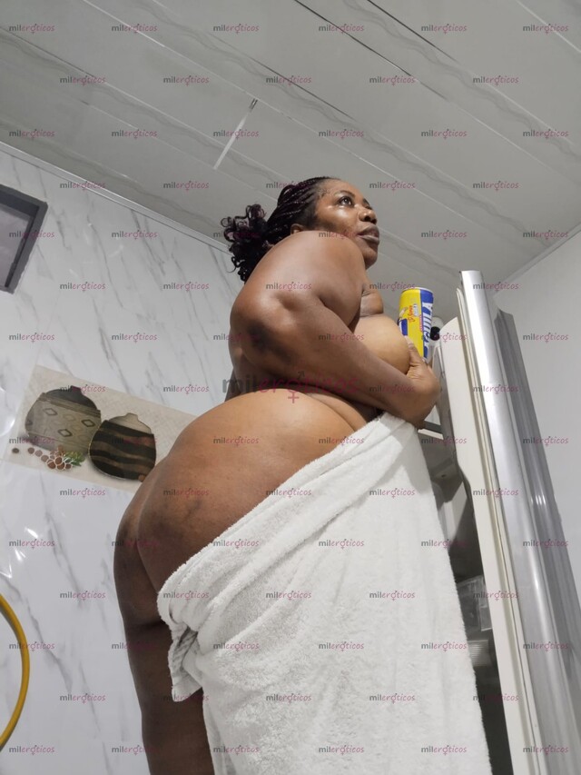 FOTOS DE SENSUAL MORENA CON GANAS DE PASARLA SUPER RICO