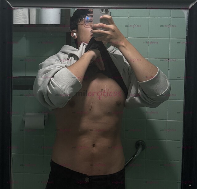 FOTOS DE JOVEN CALIENTE E INTENSO DISPUESTO A HACER LO QUE QUIERAS