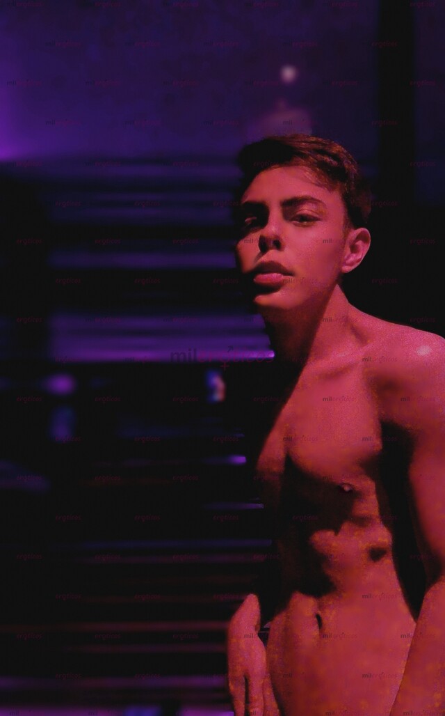 FOTOS DE JOVEN, APRETADITO,PETIT,BUENA GENTE, HORNY,PARA PASAR UN BUEN RATO