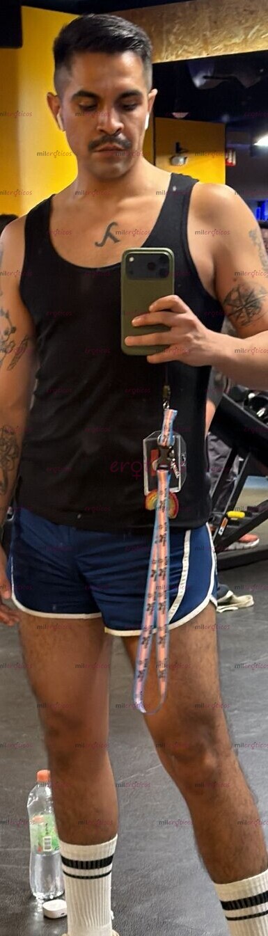 FOTOS DE JOVEN GUAPO ALTO 180CM TATUADO MORENO VERGON 19CM Y CULÓN