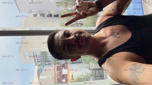 FOTOS DE JOVEN GUAPO ALTO 180CM TATUADO MORENO VERGON 19CM Y CULÓN