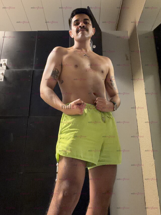 FOTOS DE JOVEN GUAPO ALTO 180CM TATUADO MORENO VERGON 19CM Y CULÓN