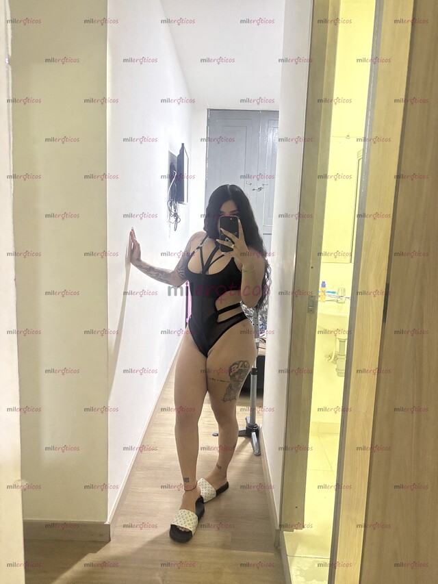 FOTOS DE PELINEGRA BONITA BAJITA SUPER RICA Y MUY CALIENTE