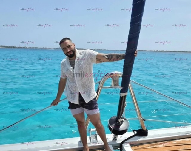 FOTOS DE GUAPO, TATUADO Y TATUADO PARA HACERTE DISFRUTAR UN RICO MOMENTO