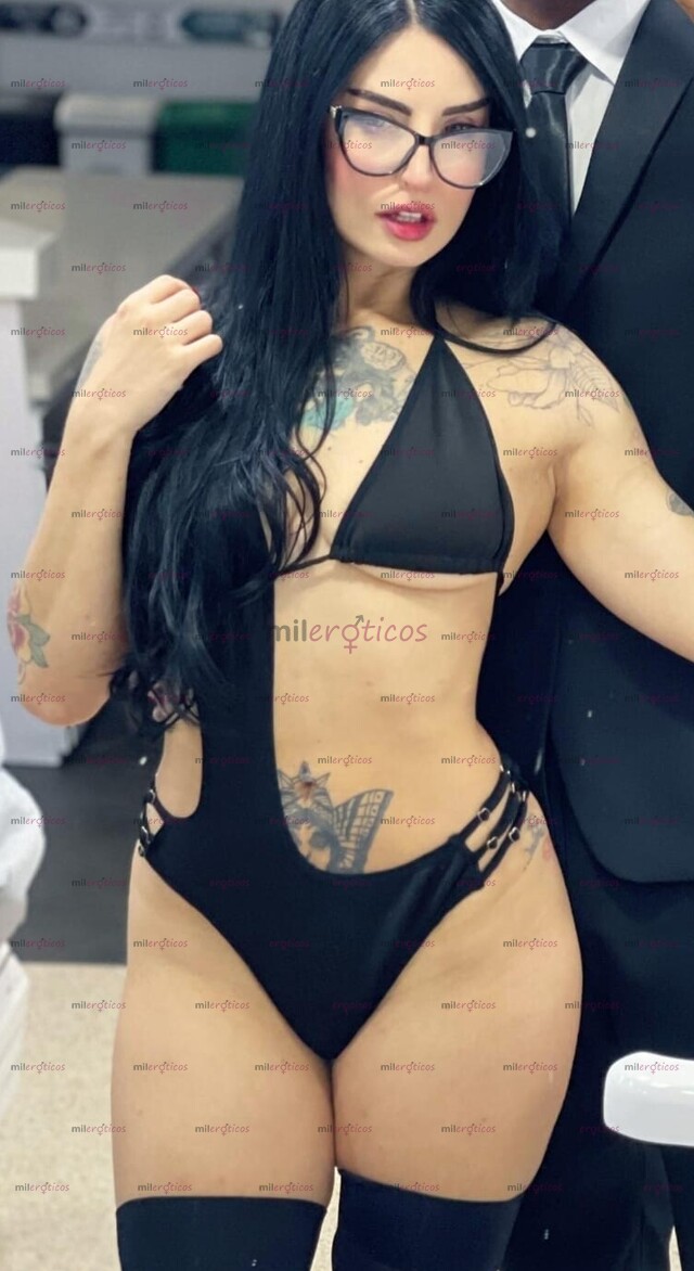 FOTOS DE ACTRIZ PORNO, TATUADA, NALGONA, EXPERTA DEL ANAL.