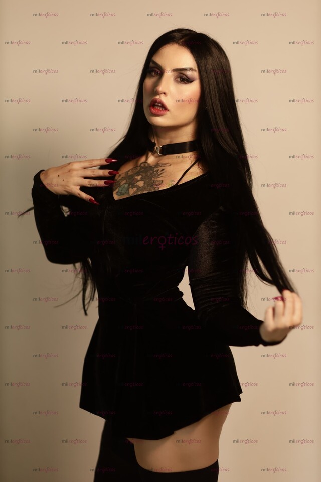 FOTOS DE ACTRIZ PORNO, TATUADA, NALGONA, EXPERTA DEL ANAL.