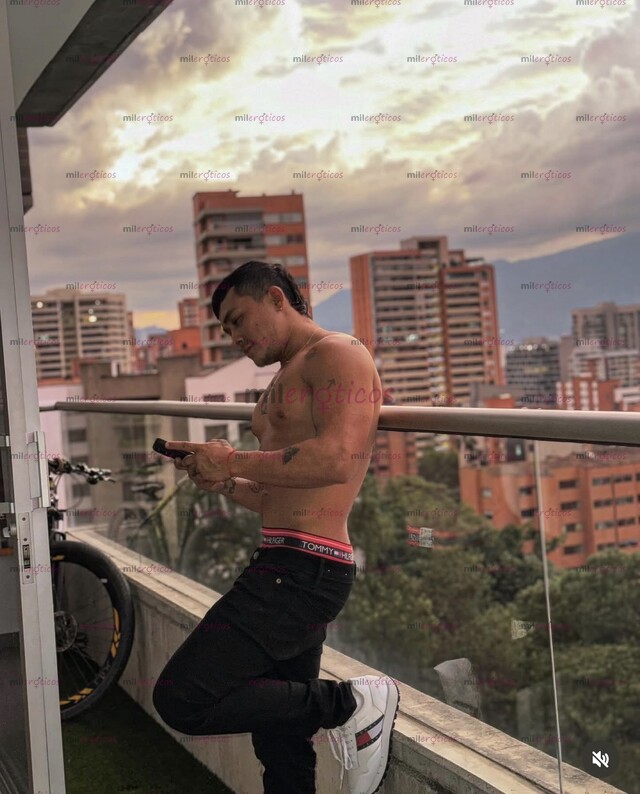 FOTOS DE COLOMBIANO RELAJADO, AVENTURERO CURIOSO DISPUESTO A COMPLACERTE