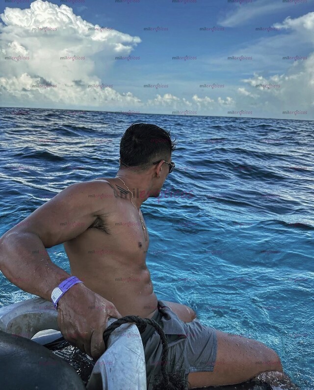 FOTOS DE COLOMBIANO RELAJADO, AVENTURERO CURIOSO DISPUESTO A COMPLACERTE