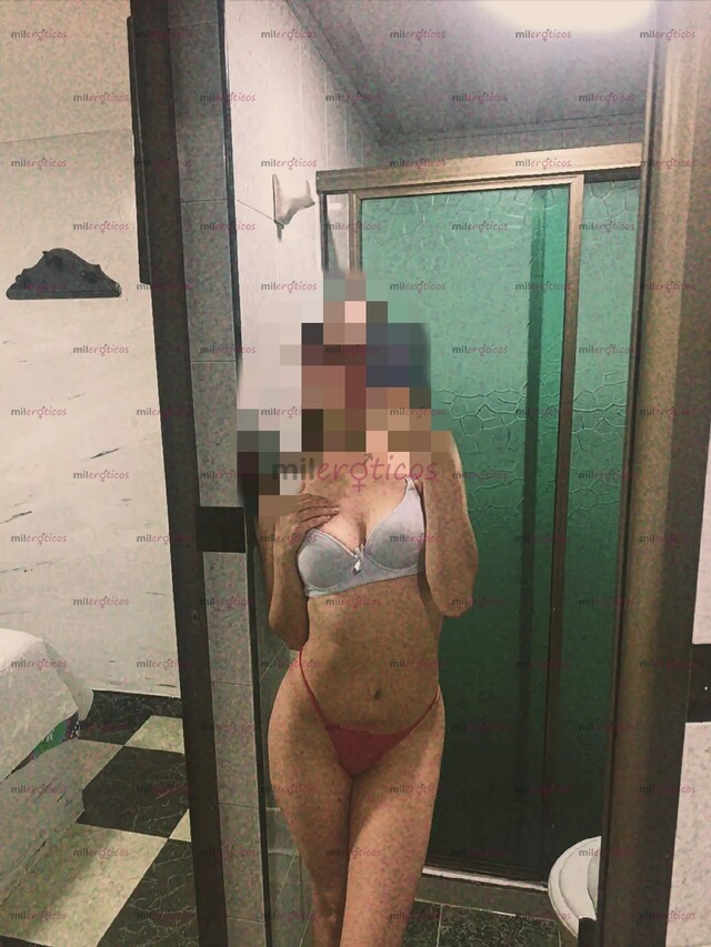 FOTOS DE COLOMBIANA, CHICA FLAQUITA MUY DELGADA EN TEUSAQUILLO