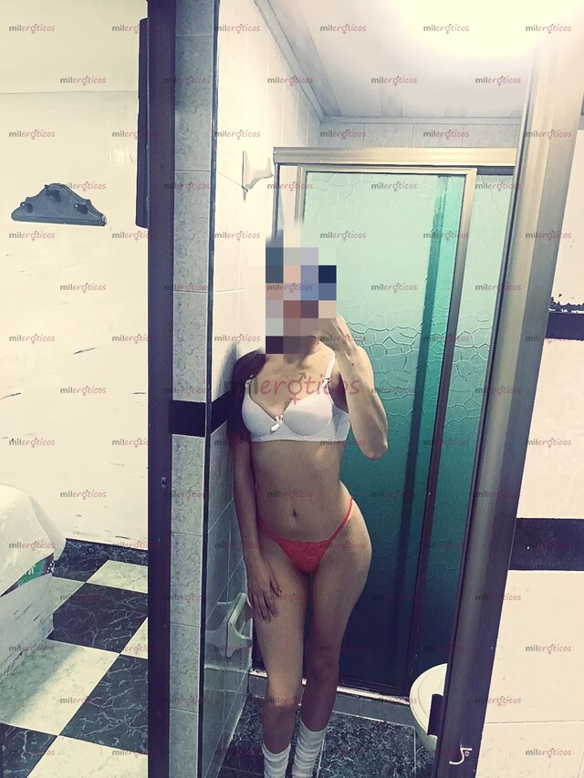 FOTOS DE COLOMBIANA, CHICA FLAQUITA MUY DELGADA EN TEUSAQUILLO