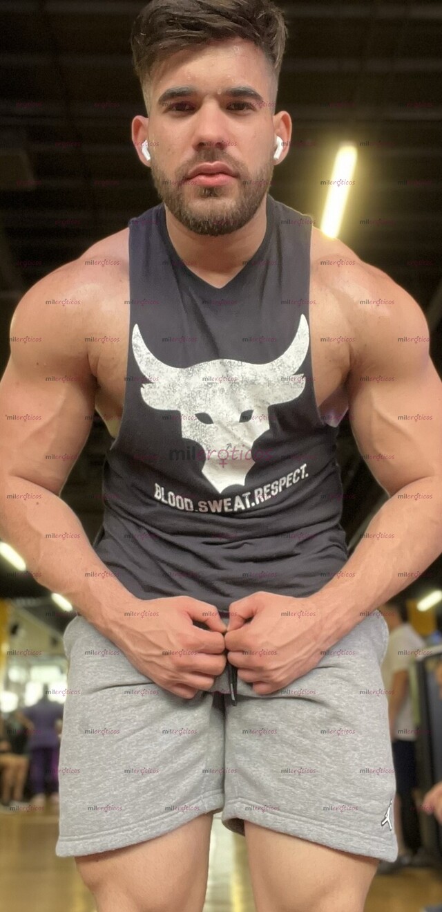 FOTOS DE ME LLAMO ALEJANDRO. SOY UN CHICO PANAMEÑO QUE VINO A COMPLACERTE
