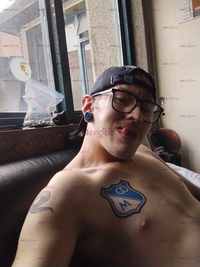 FOTOS DE 1.81 DE ANARQUÍA ELEGANTE UN TATUADO Y CON LA VERGA GRANDE SOLO MUJERES