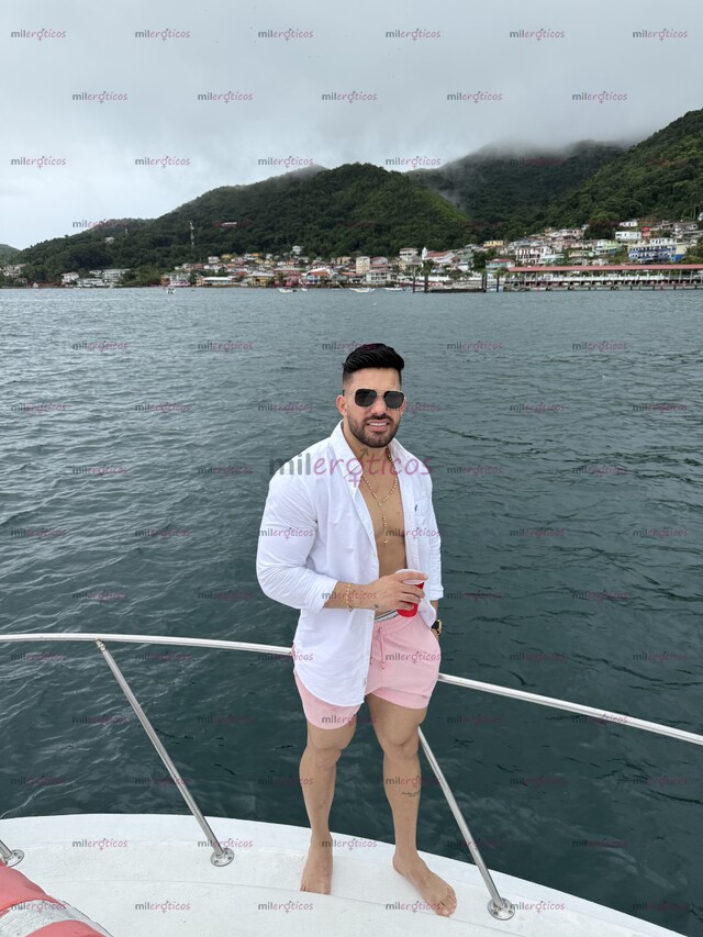 FOTOS DE ME LLAMO ALEJANDRO. SOY UN CHICO PANAMEÑO QUE VINO A COMPLACERTE