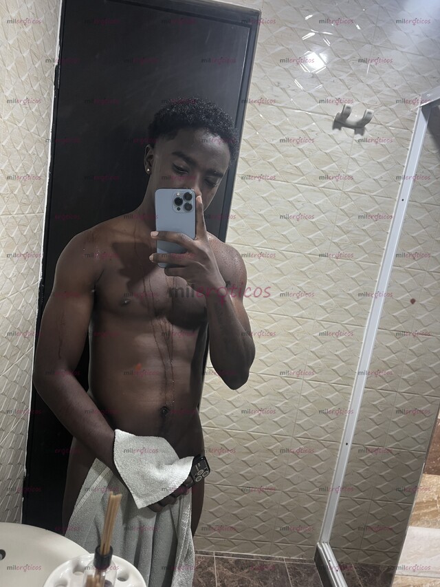 FOTOS DE JOVEN DOTADO CON GANAS DE SATISFACER EN TODO MOMENTO