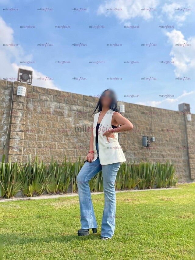FOTOS DE MORENITA .APRETADITA Y DISPUESTA A COMPLACERTE