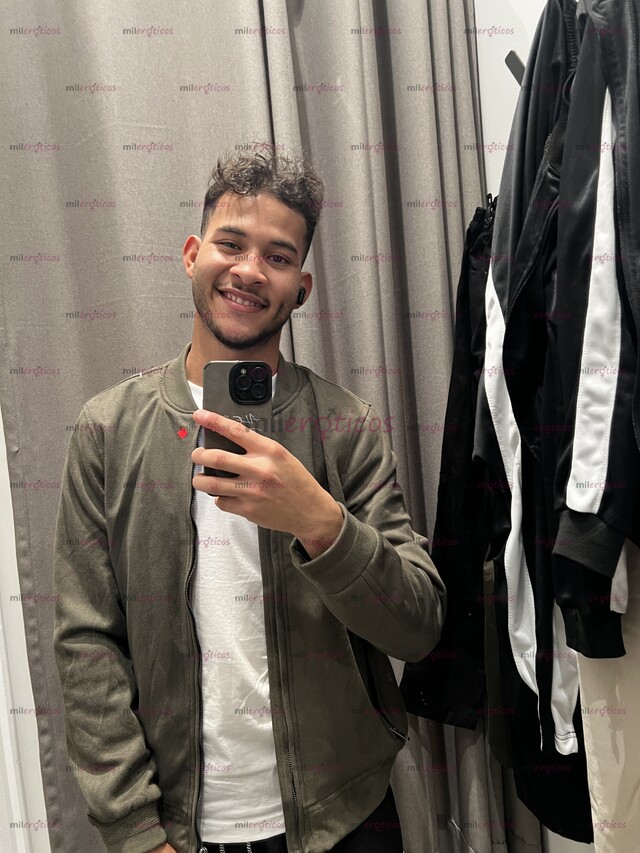 FOTOS DE JOVEN ARDIENTE DELGADO, BIEN DOTADO Y LISTO PARA TI