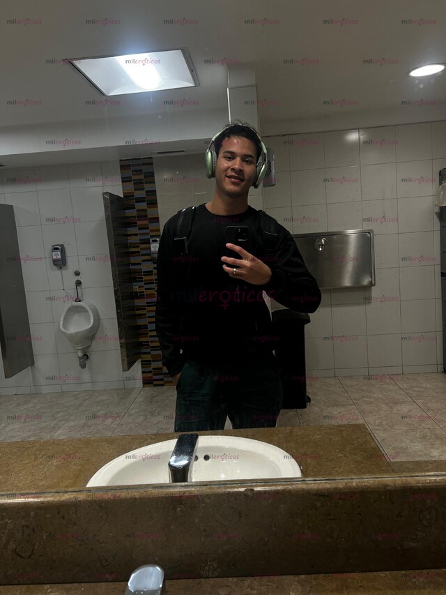 FOTOS DE JOVEN ARDIENTE DELGADO, BIEN DOTADO Y LISTO PARA TI