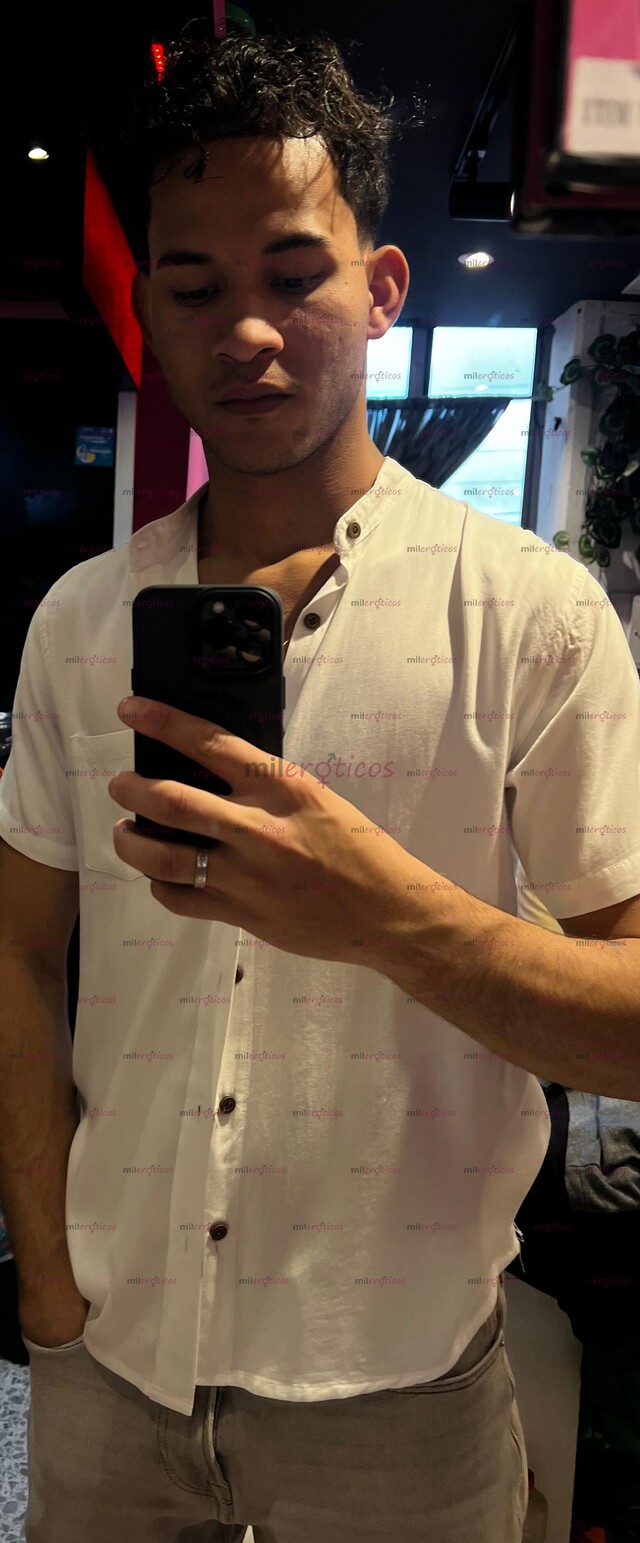 FOTOS DE JOVEN ARDIENTE DELGADO, BIEN DOTADO Y LISTO PARA TI