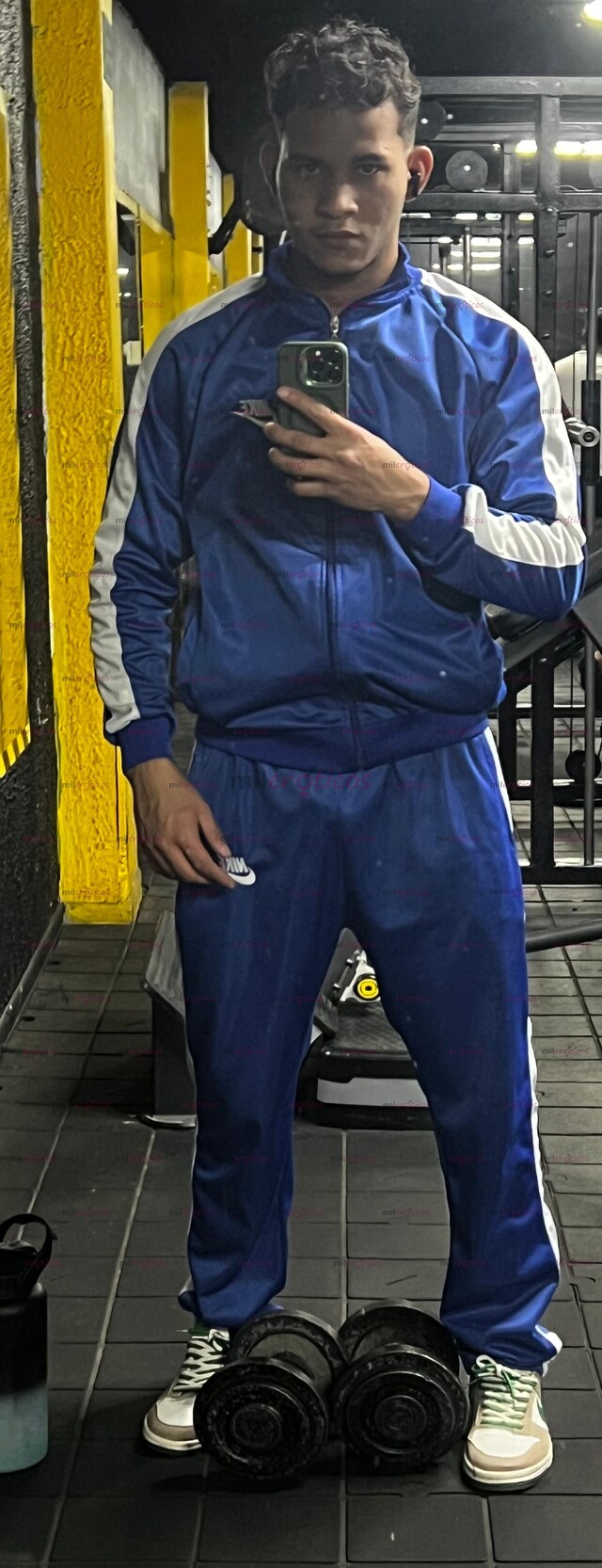 FOTOS DE JOVEN ARDIENTE DELGADO, BIEN DOTADO Y LISTO PARA TI