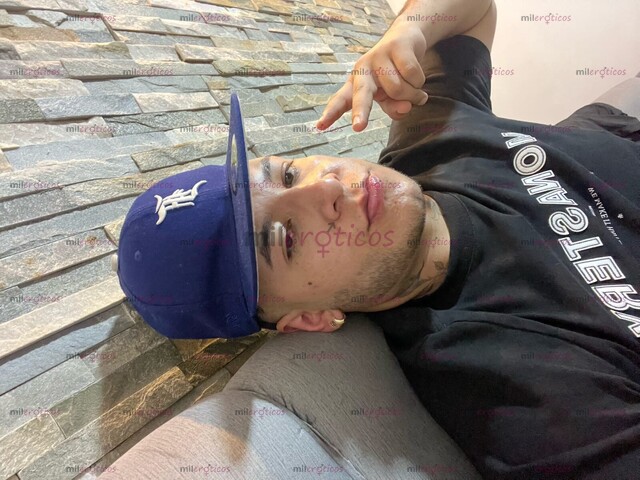 FOTOS DE MASCULINO PELUDO VERSÁTIL TATUADO DE PASO EN LA CIUDAD