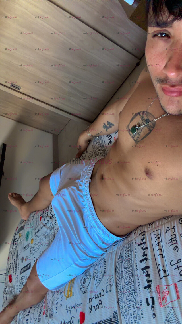 FOTOS DE COLOMBIANO RELAJADO, AVENTURERO CURIOSO DISPUESTO A COMPLACERTE