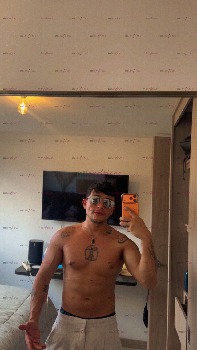 FOTOS DE COLOMBIANO RELAJADO, AVENTURERO CURIOSO DISPUESTO A COMPLACERTE