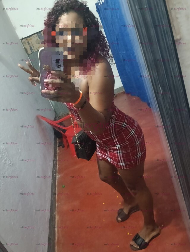 FOTOS DE HERMOSA MORENA CALIENTE DE PIEL CANELA DE PASO POR TU CIUDAD